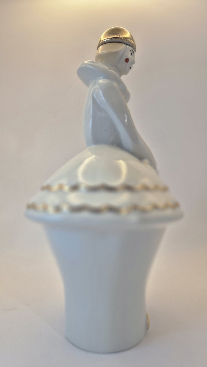 Ecole française Art Déco, "Colombine bouteille", porcelaine émaillée blanche et dorée-photo-2