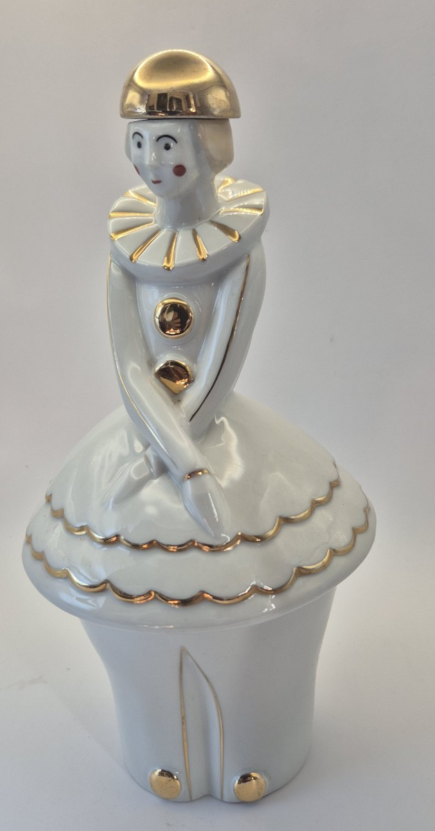 Ecole française Art Déco, "Colombine bouteille", porcelaine émaillée blanche et dorée