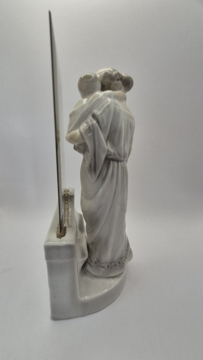  "mother And Child In Front Of A Mirror," Glazed Porcelain, Evokes The German Modern School.-photo-3