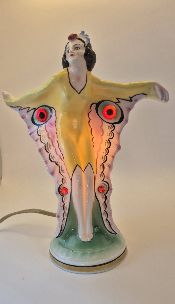 "Femme papillon", Veilleuse en porcelaine émaillée polychrome -photo-4