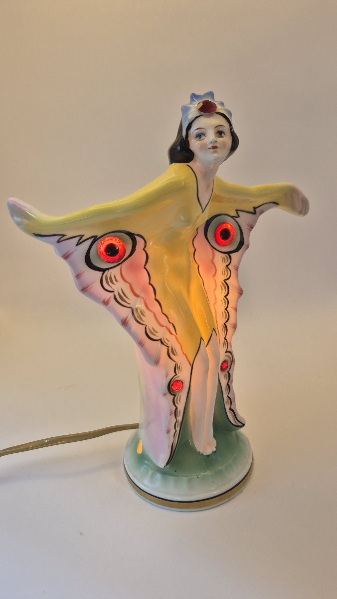"Femme papillon", Veilleuse en porcelaine émaillée polychrome -photo-5