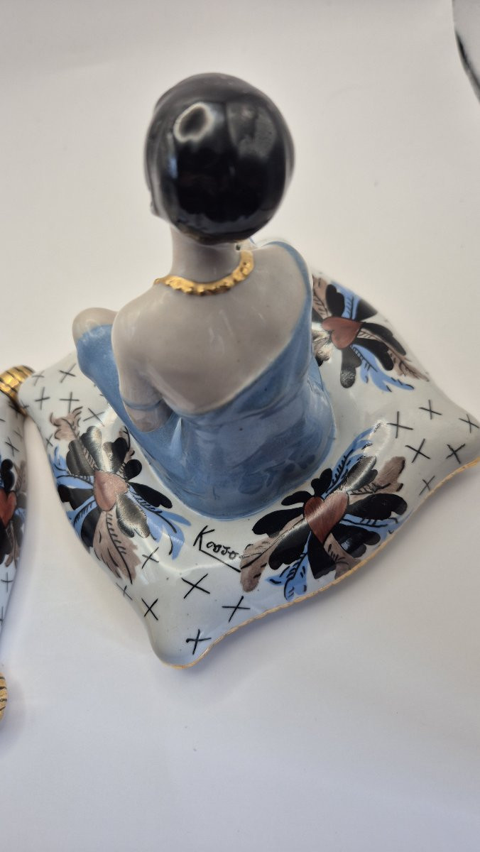 Femme assise à la robe bleue sur un coussin", boite en porcelaine émaillée polychrome-photo-7