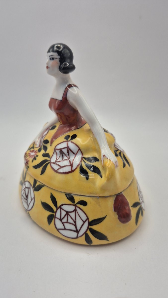 Limoges, France, "elegant Woman In A Floral Dress", Polychrome Enameled Porcelain Box-photo-3