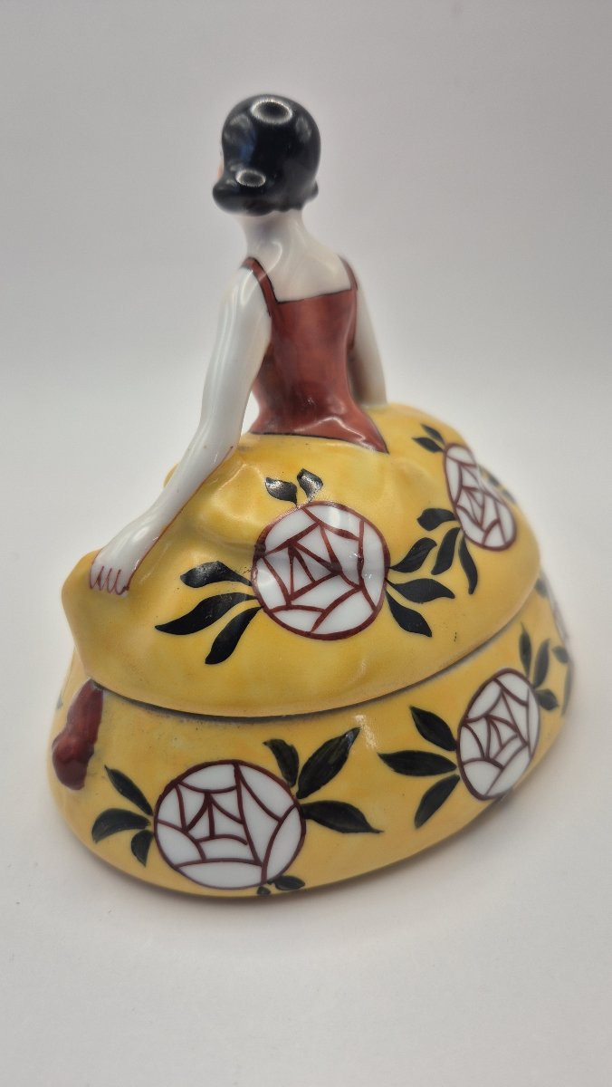 Limoges, France, "elegant Woman In A Floral Dress", Polychrome Enameled Porcelain Box-photo-4