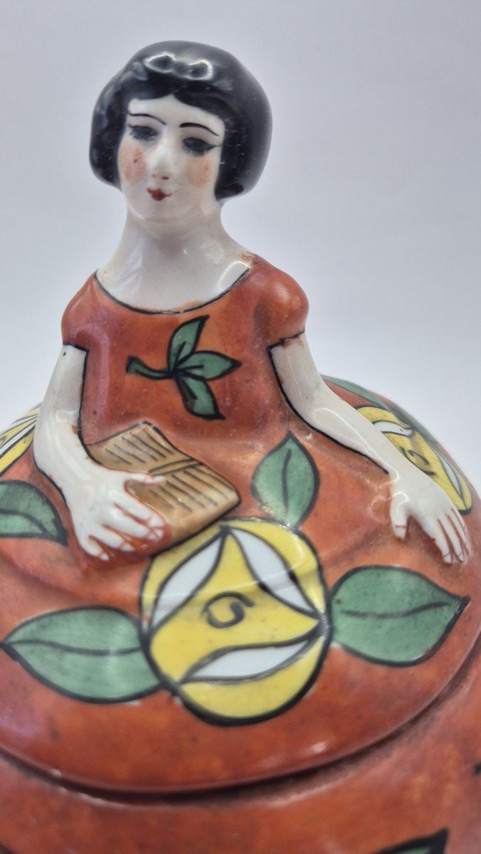 Limoges, France, "elegant Woman In A Floral Dress", Polychrome Enameled Porcelain Box-photo-2