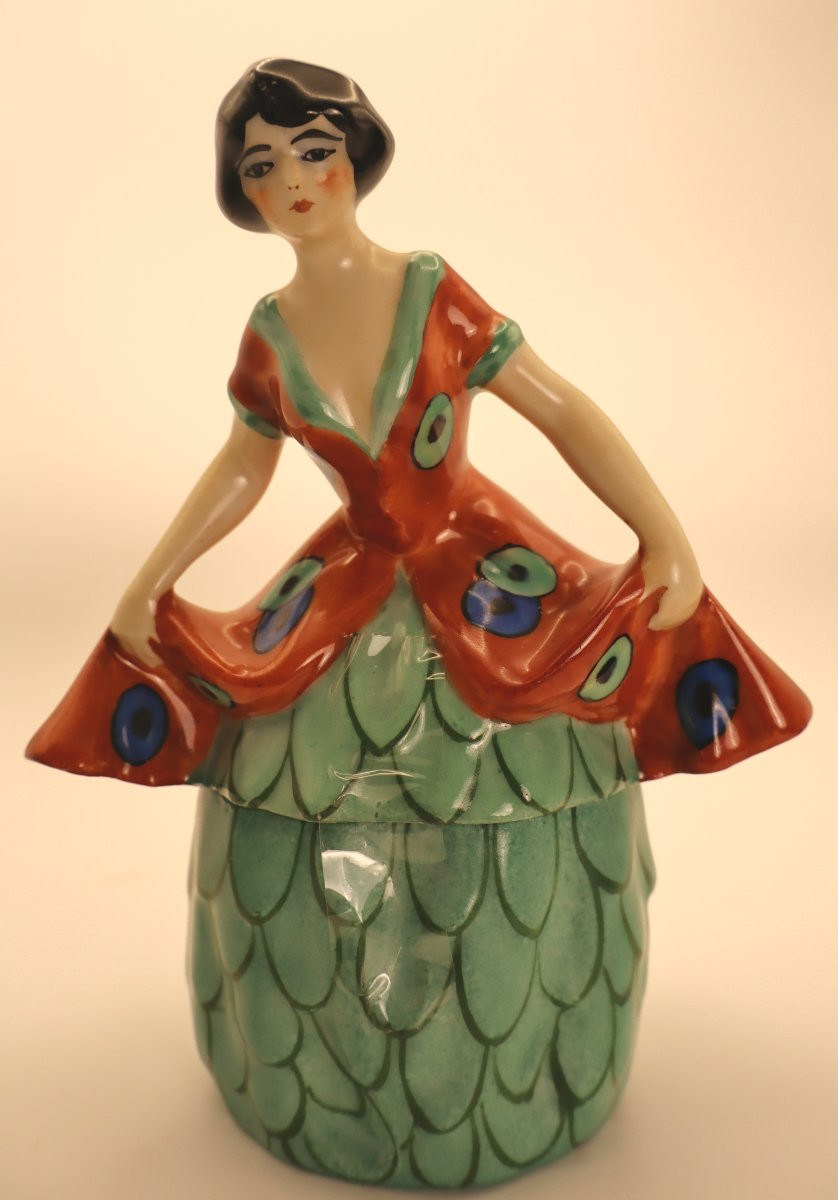 BAUMY-SAVOYAUD - LIMOGES France, "Elégante à la robe rouge-photo-3