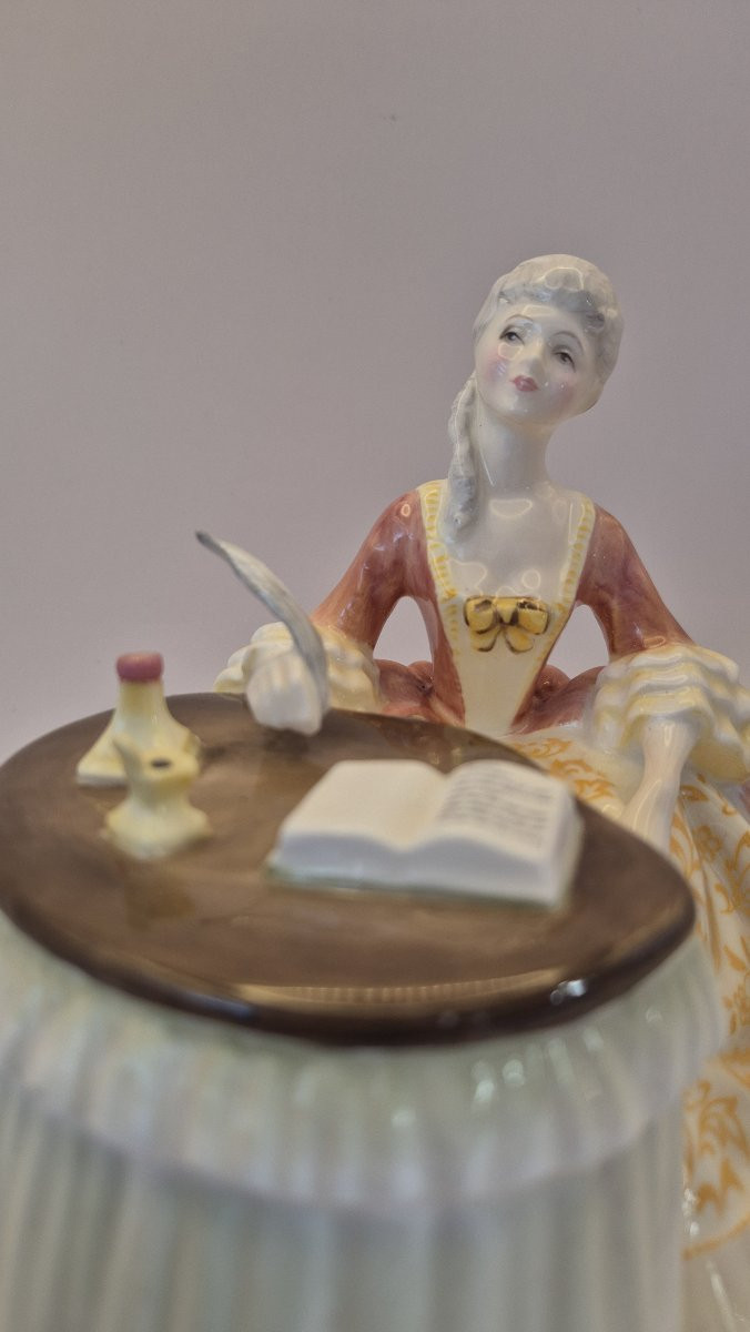 ROYAL DOULTON - ENGLAND, "Méditation" porcelaine polychrome-photo-2
