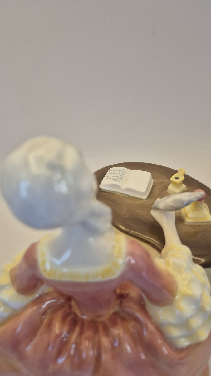 ROYAL DOULTON - ENGLAND, "Méditation" porcelaine polychrome-photo-1