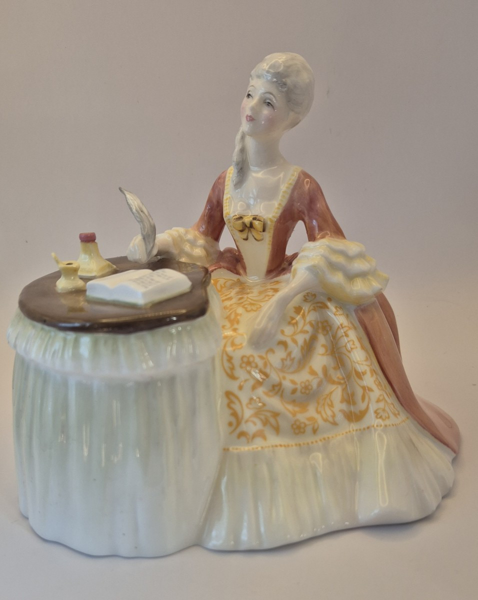ROYAL DOULTON - ENGLAND, "Méditation" porcelaine polychrome