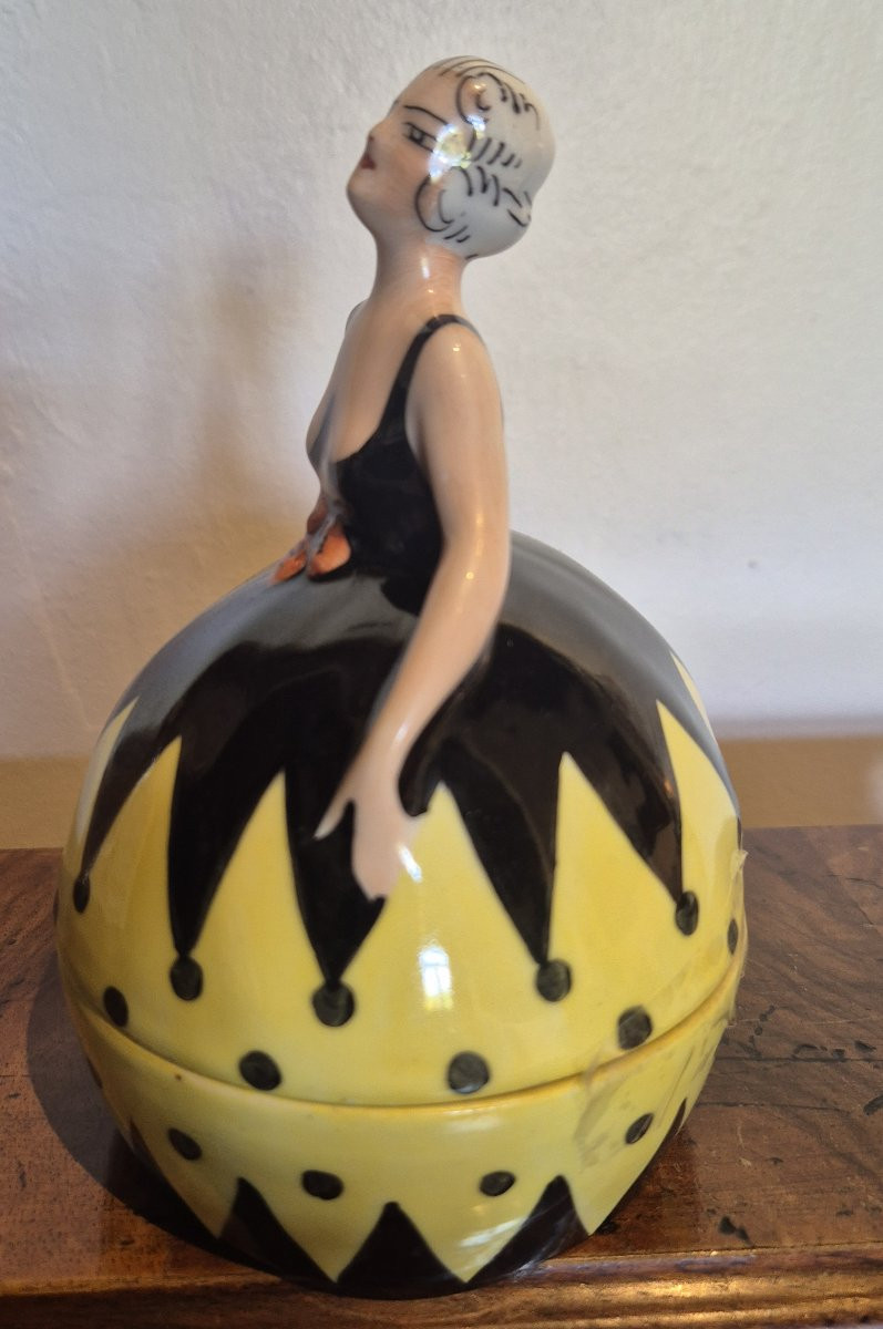 Elégante à la robe fleurie boite en porcelaine émaillée polychrome LIMOGES France -photo-3