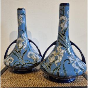 Paire de vases Emile Diffloth en céramique turquoise et décors d'Iris réhaussée de dorure