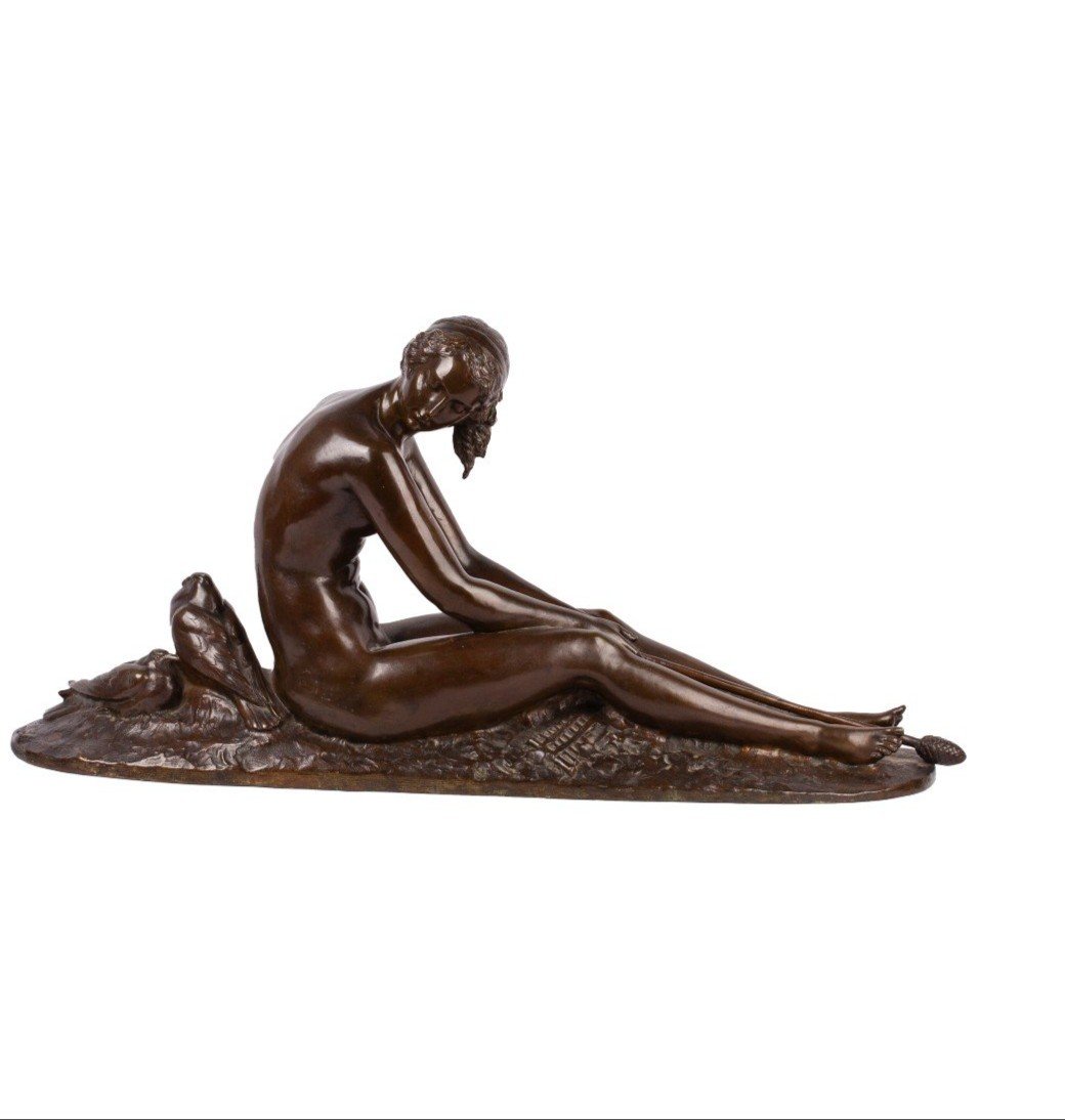 Figurine en bronze. "Femme nue aux colombes" 