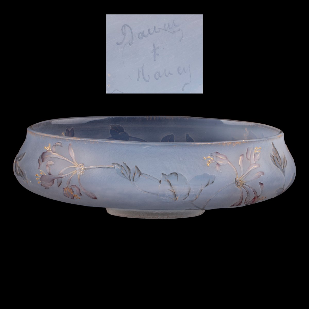 Coupe en verre opalescent Art nouveau Daum Nancy à décor de chèvrefeuille, vers 1900