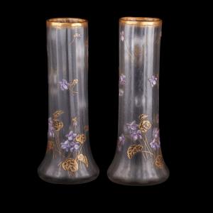 Paire de vases Art nouveau attribués à Legras, décor émaillé de violettes, France, vers 1900