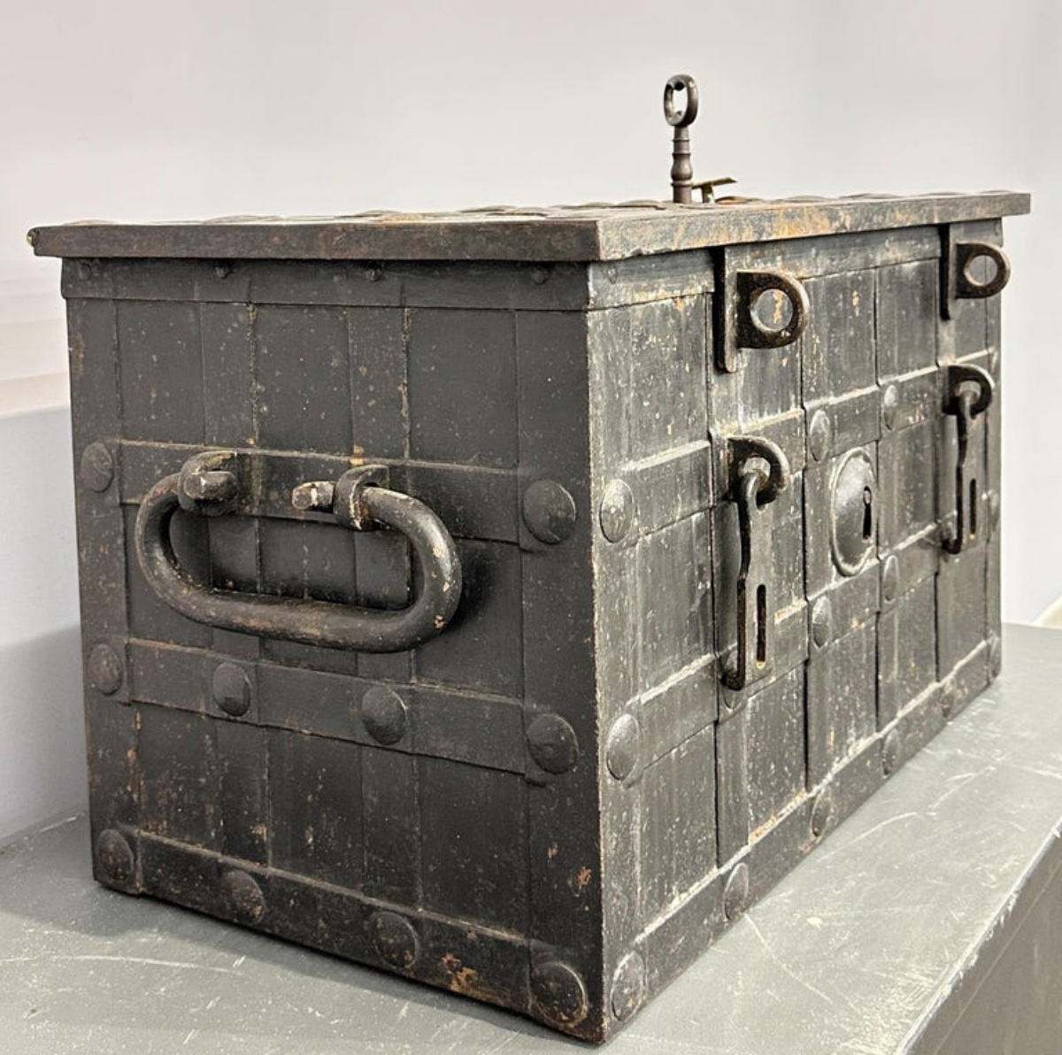 Wrought Iron Chest From Nuremberg, 17th Century.-photo-2