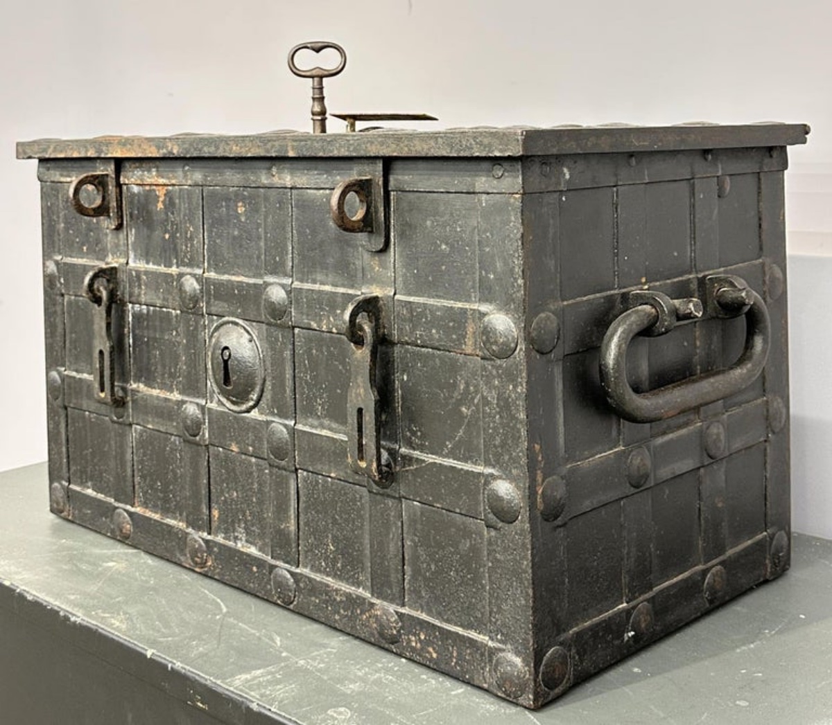 Wrought Iron Chest From Nuremberg, 17th Century.-photo-3