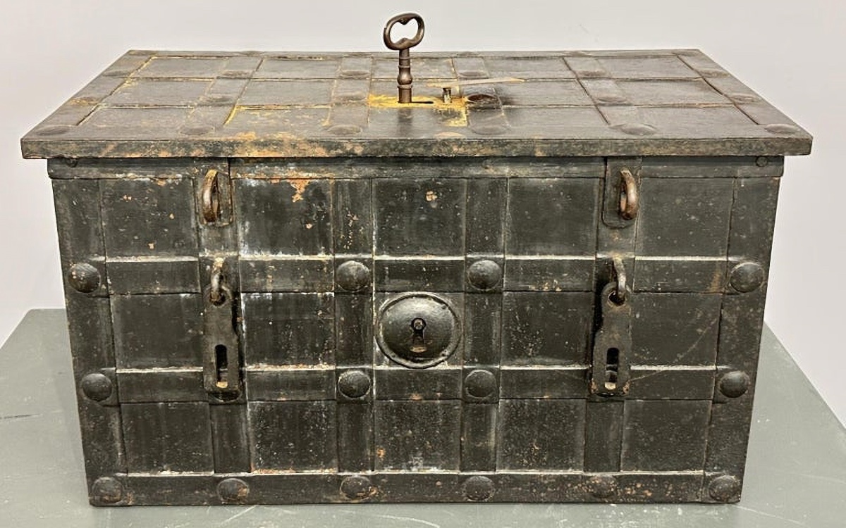 Wrought Iron Chest From Nuremberg, 17th Century.