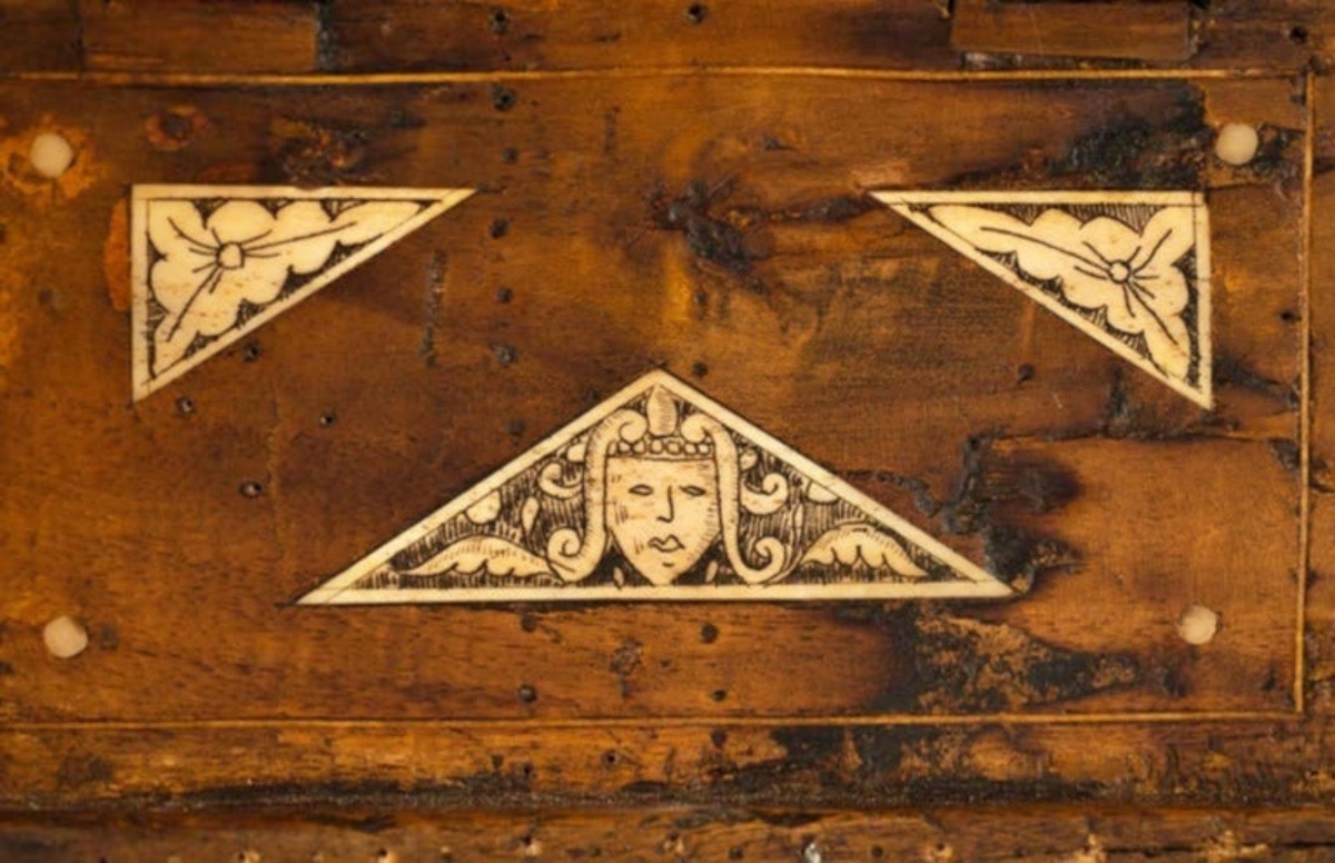 Dutch Chest In Fruitwood And Carved Bone Applications, Dutch School, 18th Century -photo-4