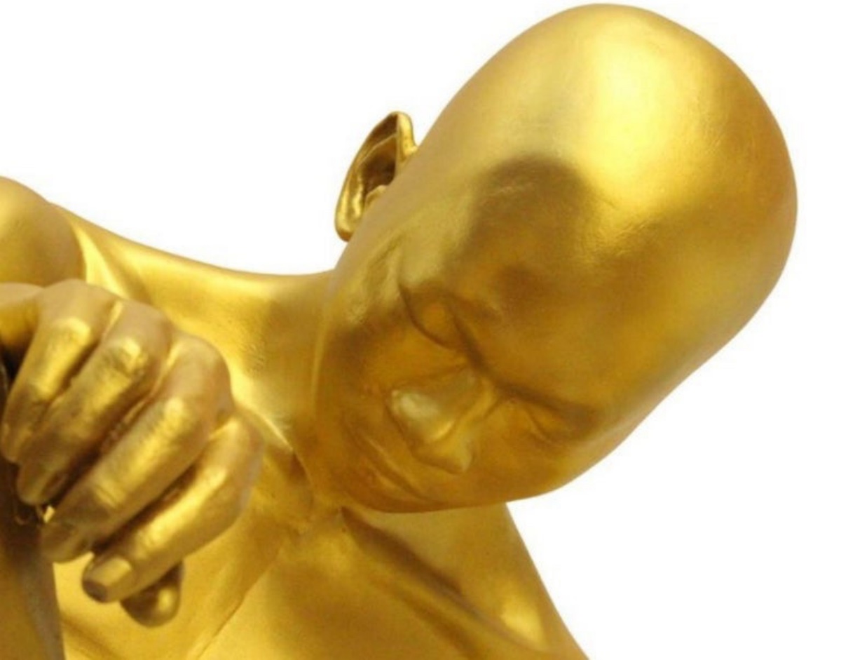 Aung Ko (1980), “self-retracting” Golden Resin Sculpture, H 60 X 90 X 80 Cm-photo-2