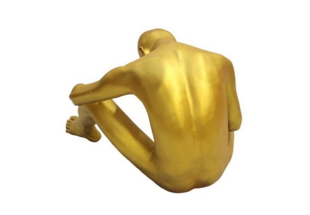 Aung Ko (1980), “self-retracting” Golden Resin Sculpture, H 60 X 90 X 80 Cm-photo-4