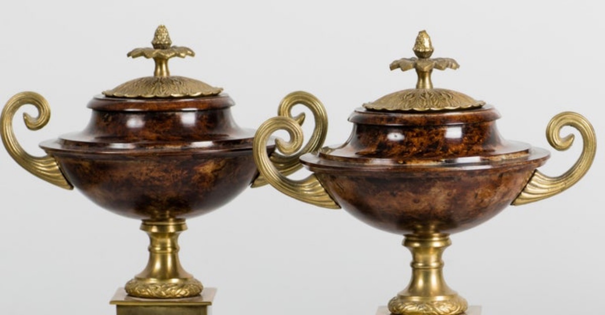 Pair Of Early 20th Century Italian Decorative Cups In Gilt And Marbled Metal.-photo-3