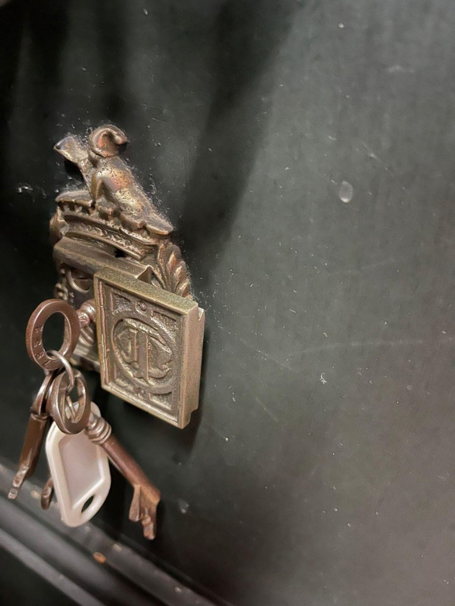 19th Century Portuguese Safe With Keys-photo-4