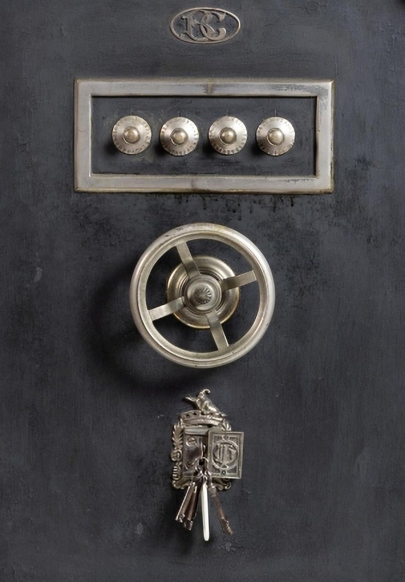 19th Century Portuguese Safe With Keys-photo-3
