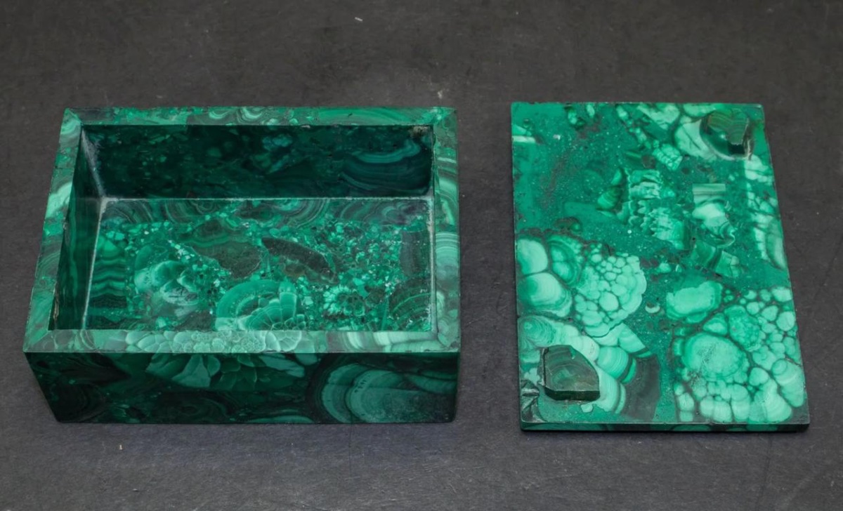 Bijoutier, Russie, vers 1900. Matériaux : Malachite, monture en argent 875/000 plaqué or.-photo-3