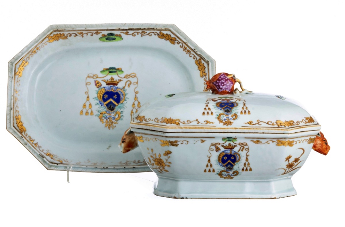 Soupière du XVIIIe Siècle Ornée d'Armoiries Compagnie des Indes orientales, règne de Qianlong