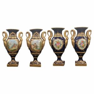 Paire De Vases  France, Début Du XXe Siècle, En Porcelaine De Sèvres