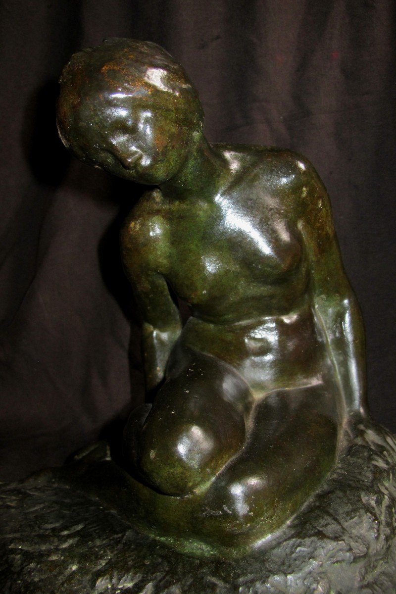 Bronze Femme Assise Nue Patine Verte