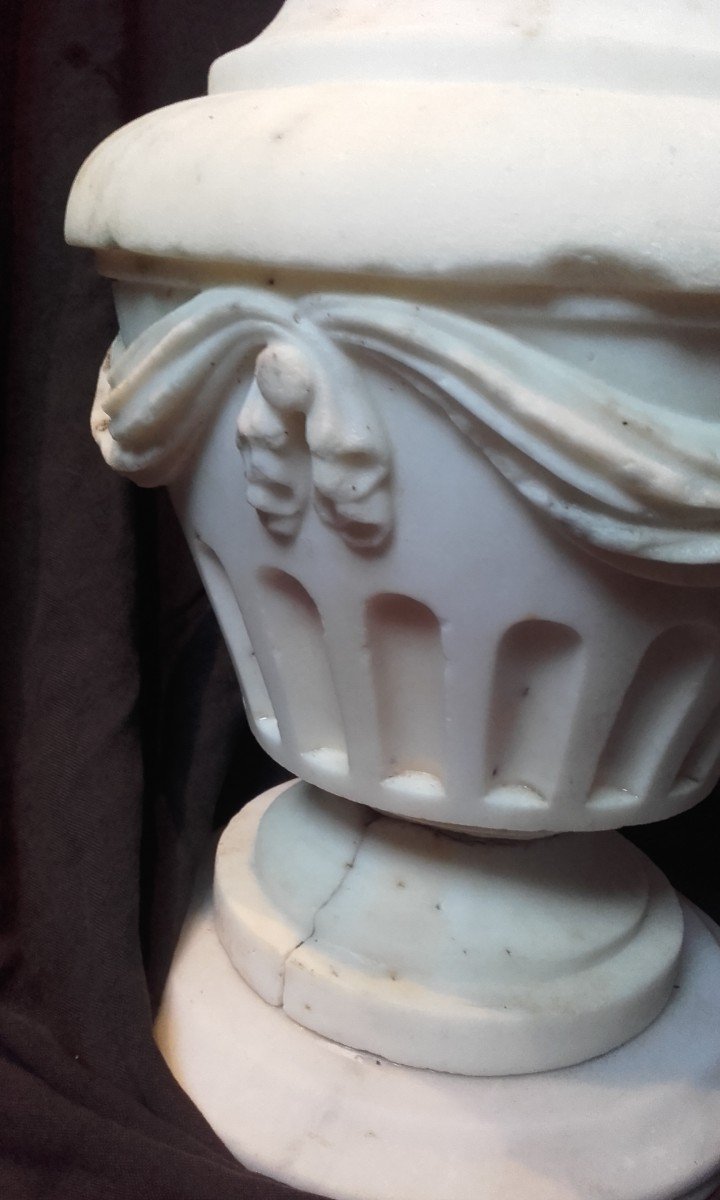 Louis XVI Period Carrara Marble Garden Urn-photo-8