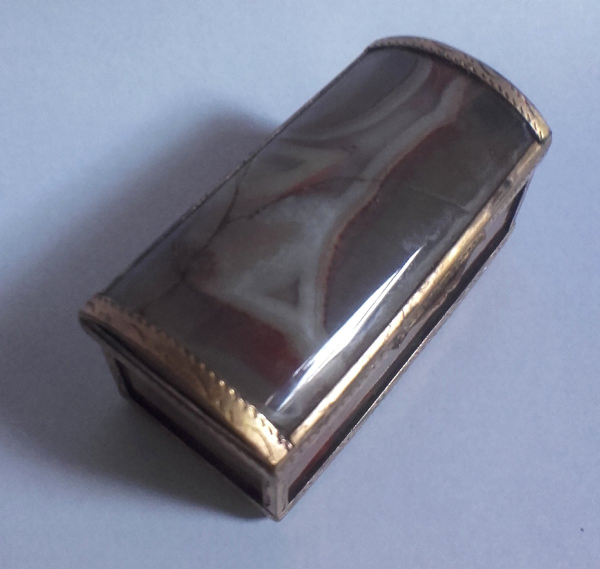 18th Century Agate Snuffbox In The Shape Of A Chest-photo-2