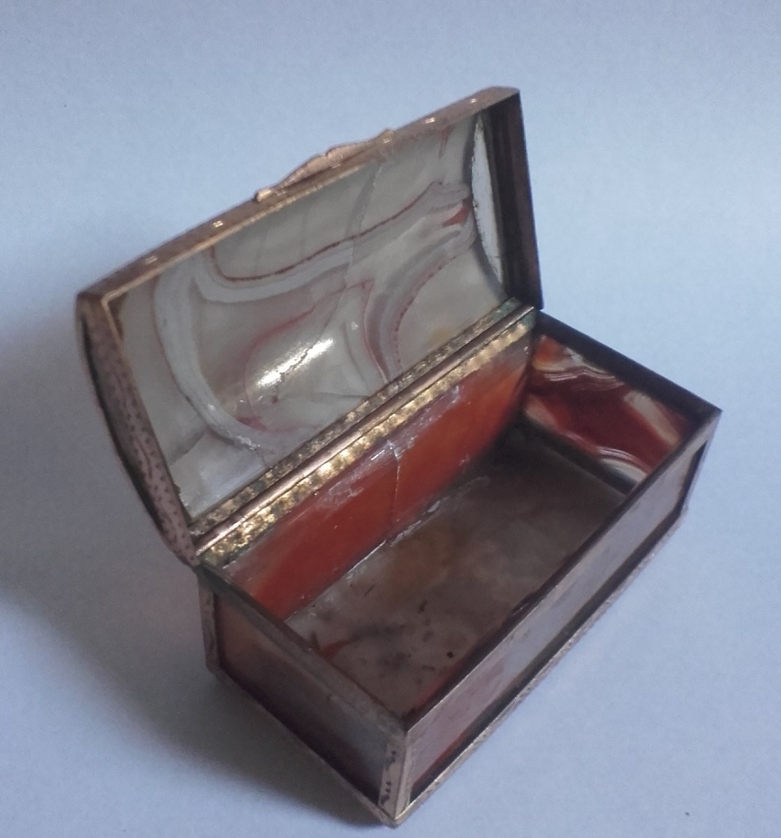 18th Century Agate Snuffbox In The Shape Of A Chest-photo-4