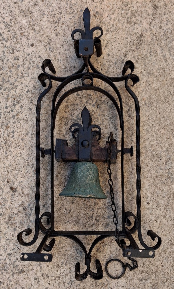 Ancienne cloche de propriété fer forgé et bronze 