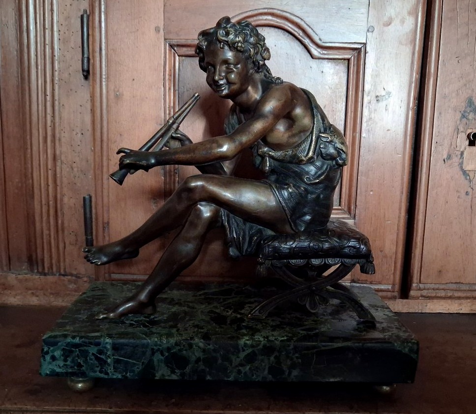 Bronze Berger Etrusque a la double flute par Salmson