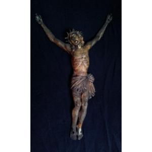 XVIII Grand Christ a la couronne en bois sculpté anciennement doré