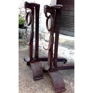 XVII Forte et grande paire  chenets a tête de bélier H 81 cm