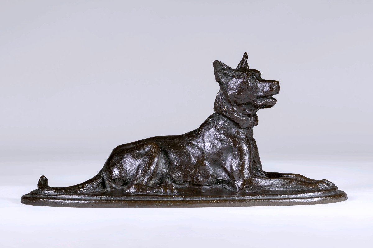 Bronze japonais d’Ikeda YÛHACHI  -  Chien couché