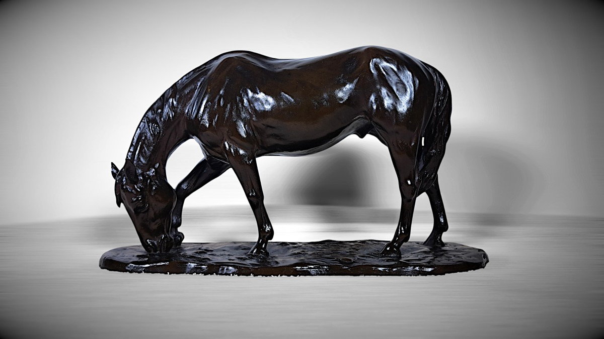 Japanese Bronze Sculpture By Itô Kunio - A Grazing Horse 