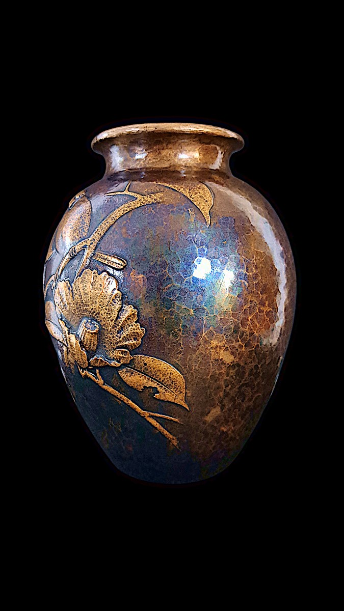 Vase japonais en bronze martelé de GYOKUSENDO : Oiseau sur une branche-photo-2