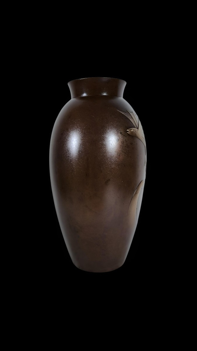 Vase en bronze japonais, fondu par Chūgeisha d'après un modèle de Neya Chūroku - Poisson volant-photo-1