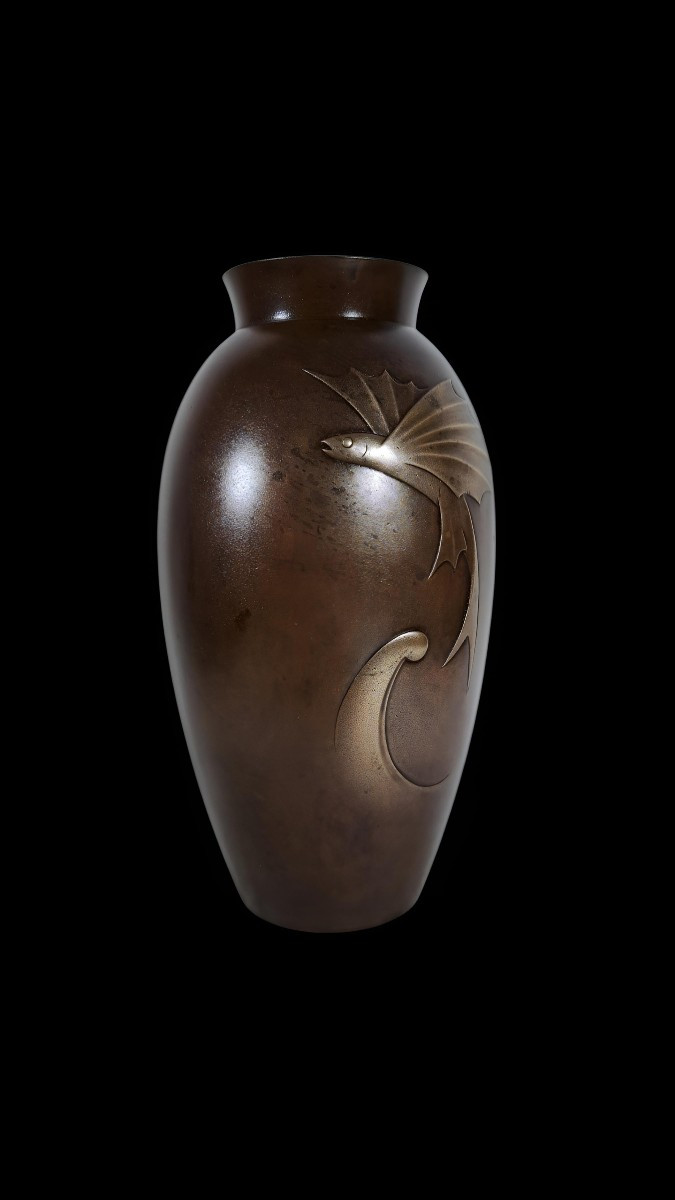 Vase en bronze japonais, fondu par Chūgeisha d'après un modèle de Neya Chūroku - Poisson volant-photo-2