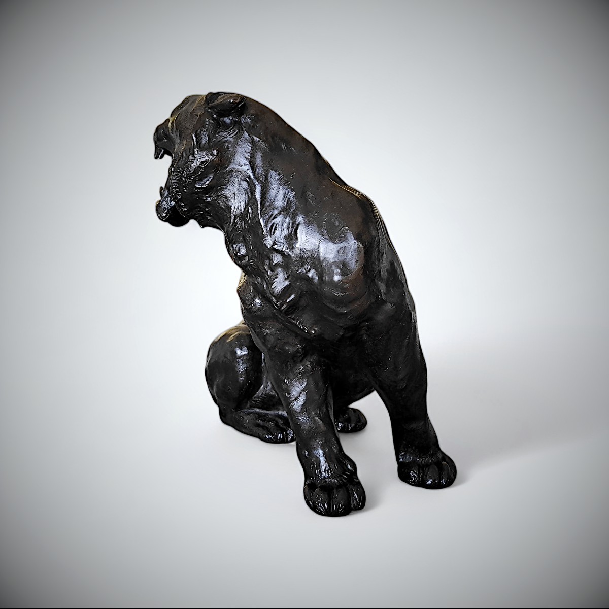 Japanese Bronze By Kaniya Kuniharu: Seated Tiger-photo-2
