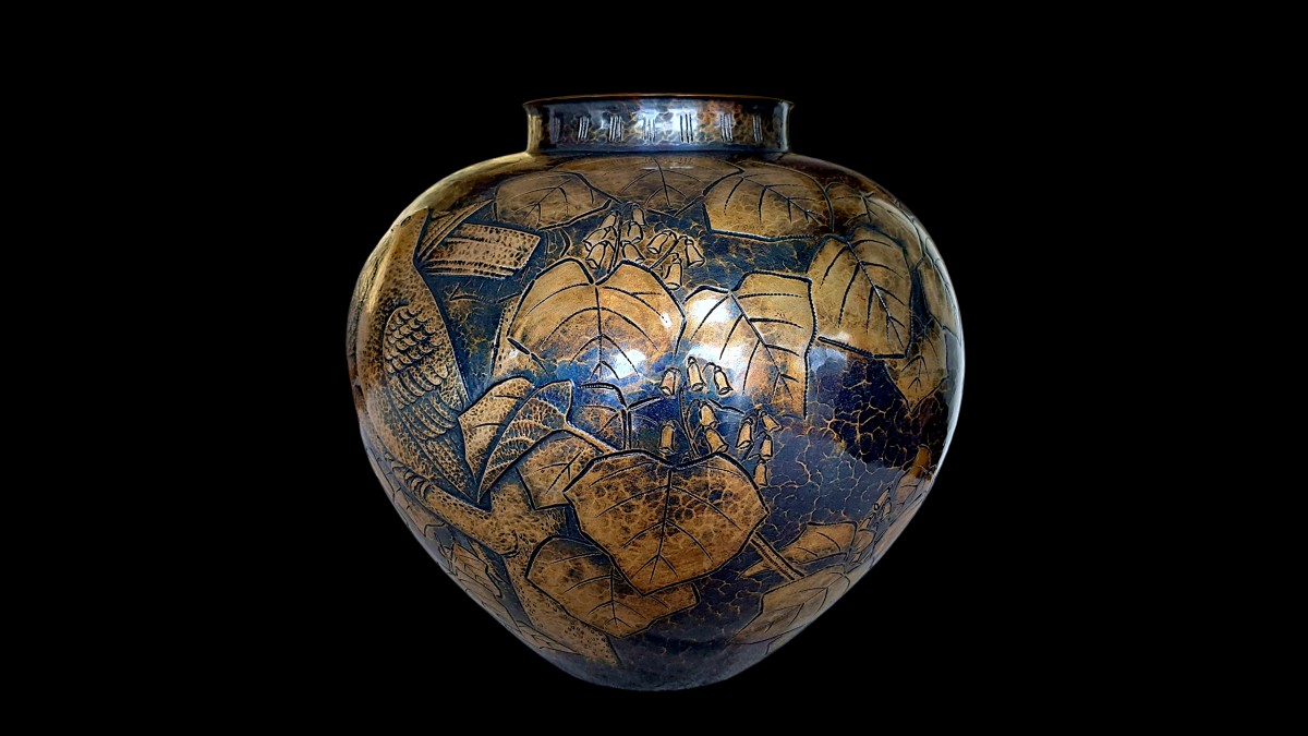 Japanese Hammered Bronze Vase By Gyokusendo: Doves, Branches And Leaves-photo-3