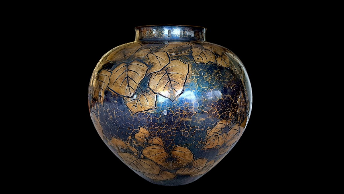 Japanese Hammered Bronze Vase By Gyokusendo: Doves, Branches And Leaves-photo-4