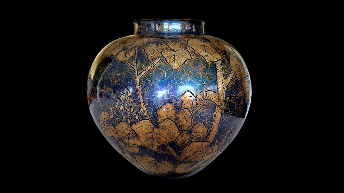 Japanese Hammered Bronze Vase By Gyokusendo: Doves, Branches And Leaves-photo-2