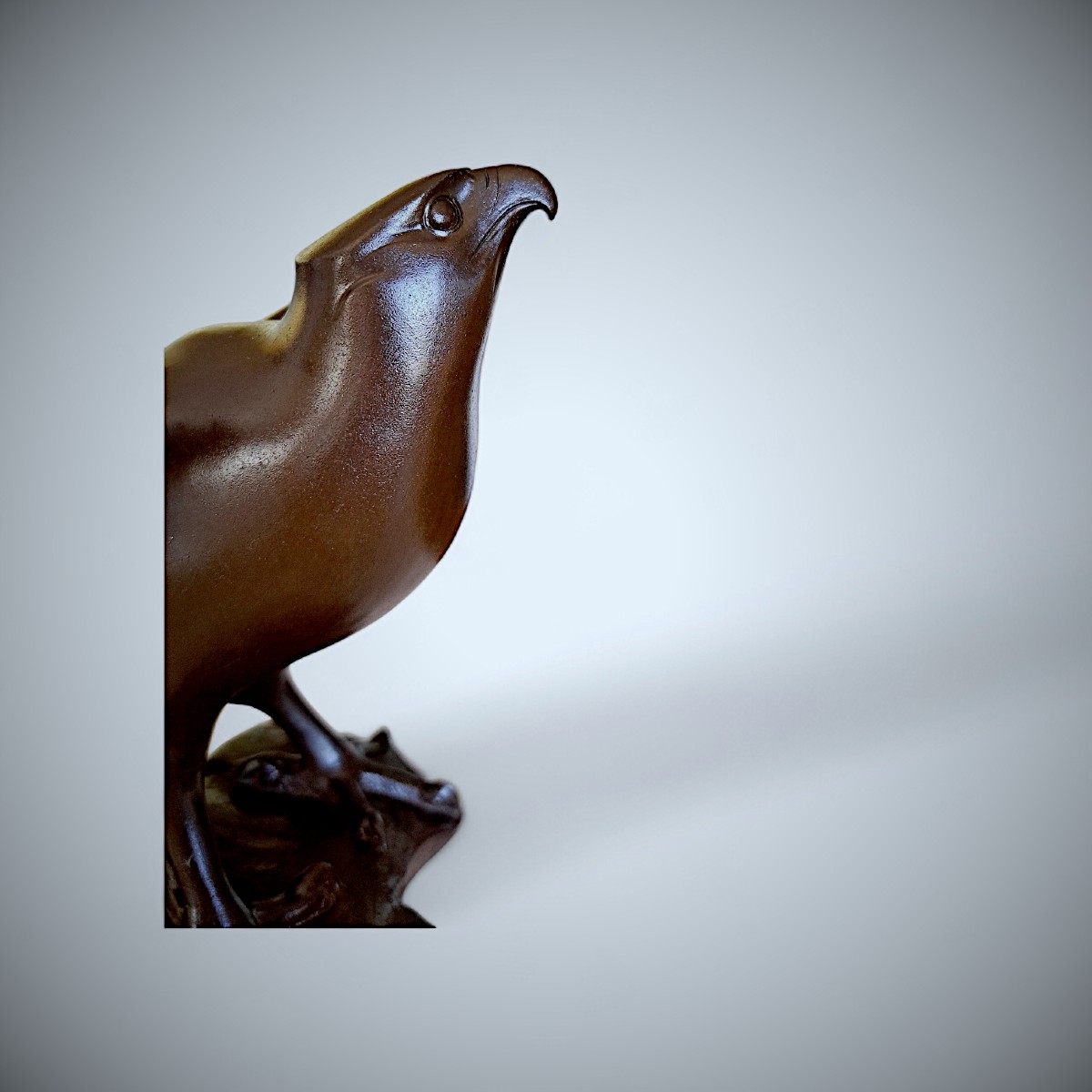 Bronze japonais d’Iwase SEIHO : Faucon-photo-5