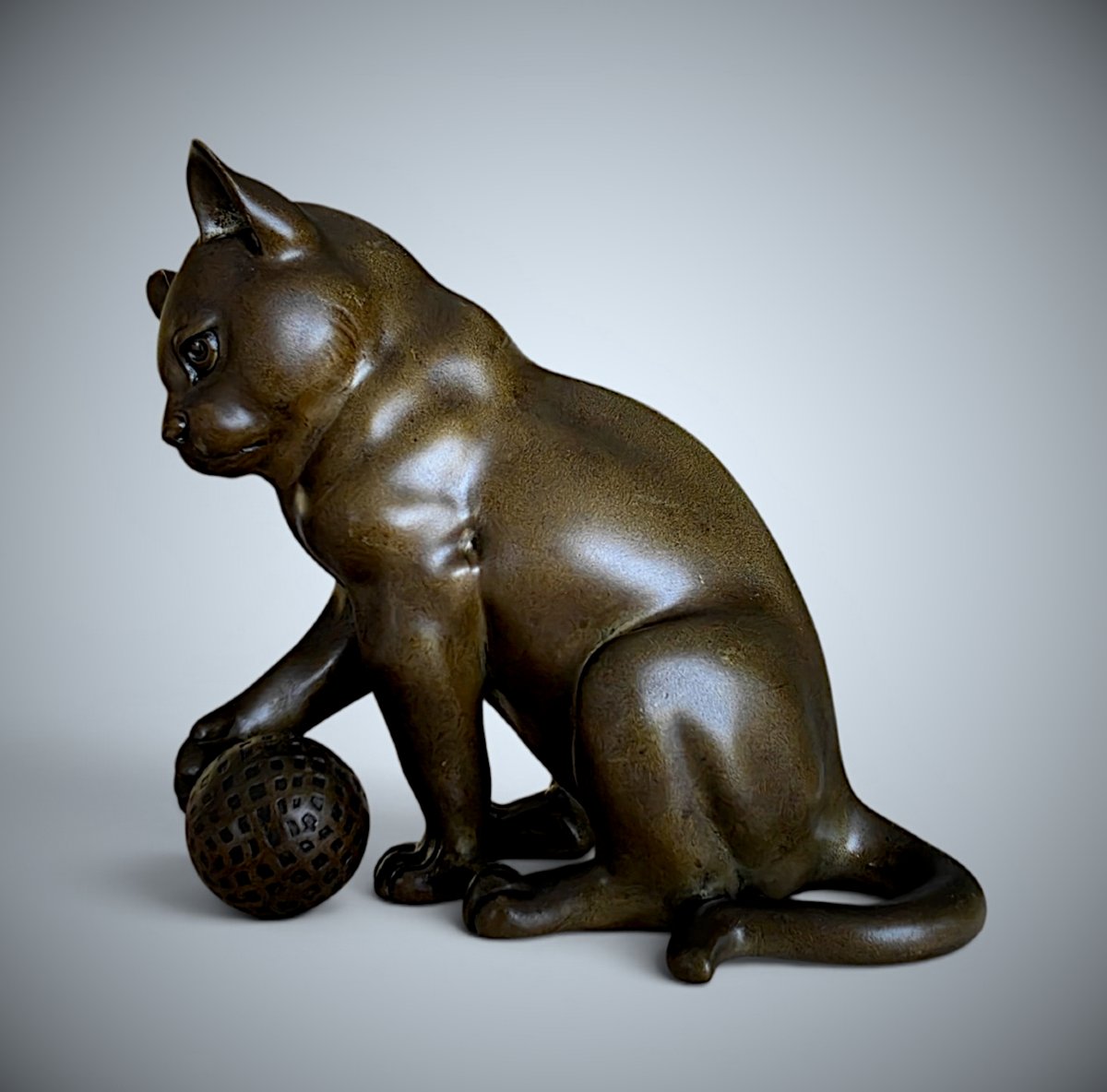 Japanese Bronze By Onoda Harumasa - Cat With A Temari Ball-photo-3