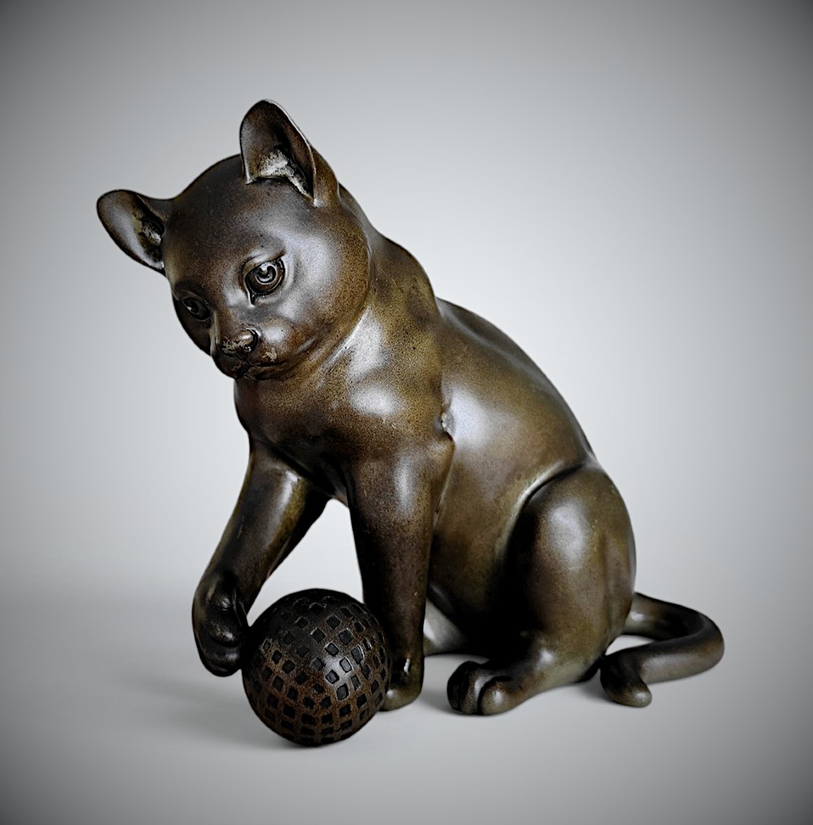 Japanese Bronze By Onoda Harumasa - Cat With A Temari Ball-photo-2